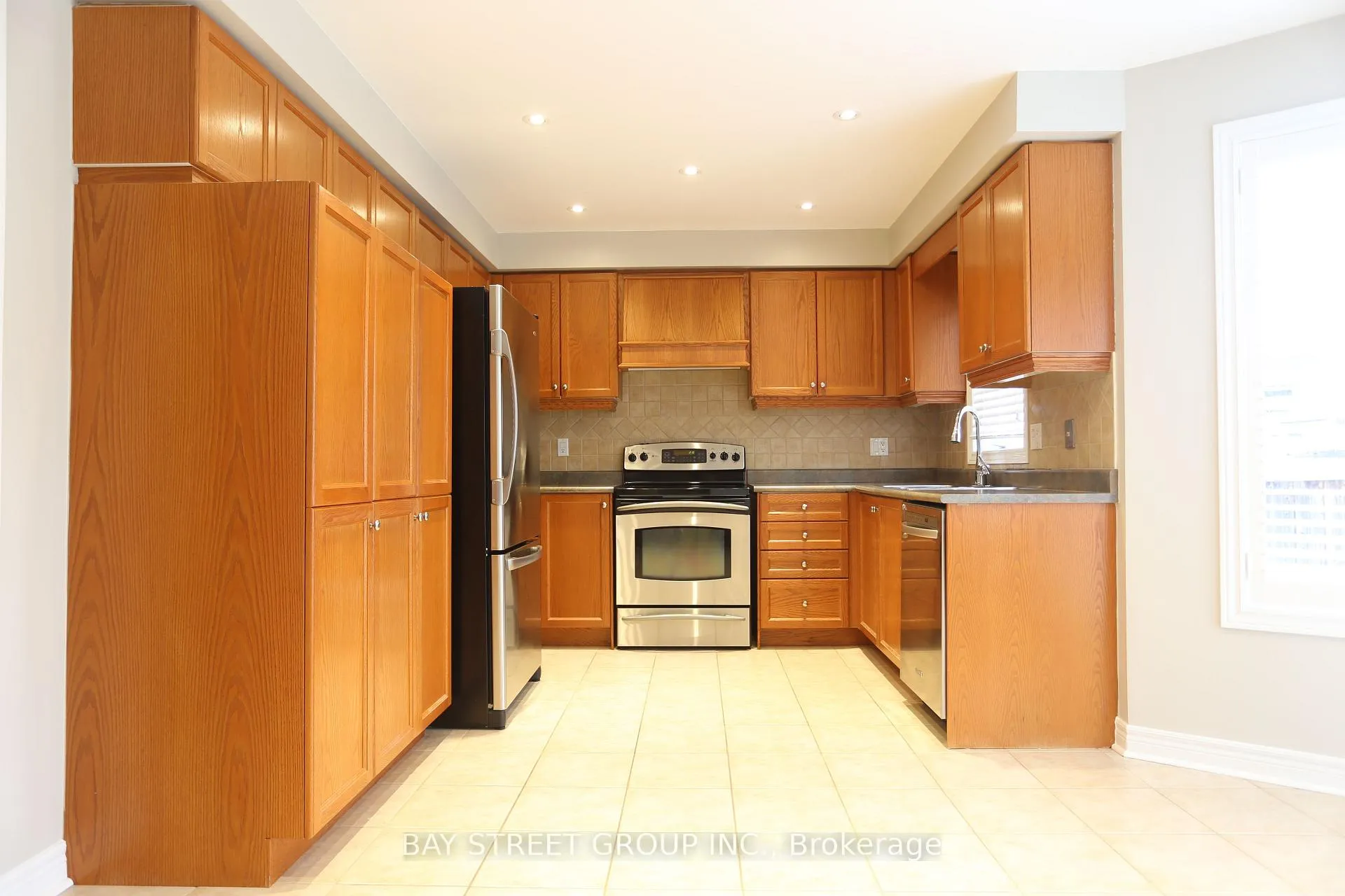 Photo 14 of 343 Vellore Avenue, Vaughan, Vellore Village — HOMEH
