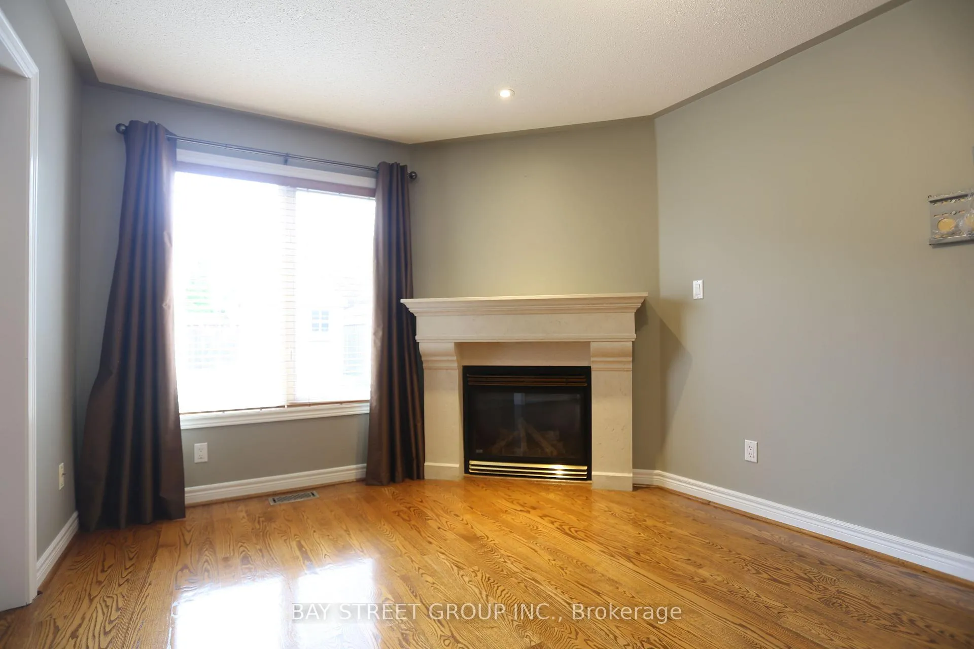 Photo 16 of 343 Vellore Avenue, Vaughan, Vellore Village — HOMEH