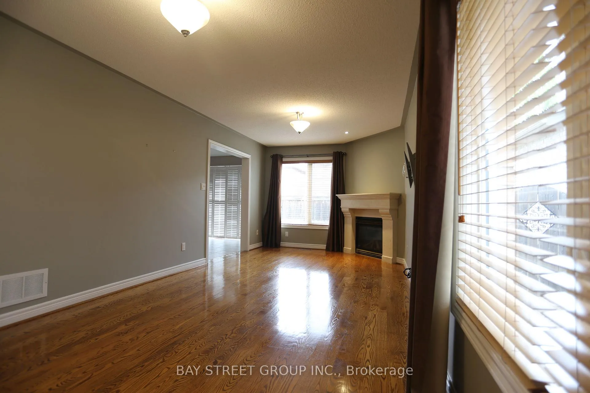 Photo 17 of 343 Vellore Avenue, Vaughan, Vellore Village — HOMEH