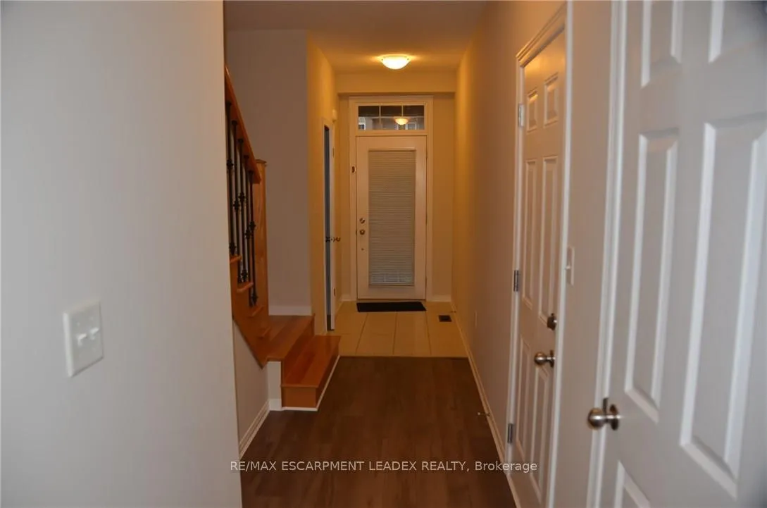 Photo 2 of Unit 6, 370 Stonehenge Drive, Hamilton, Ancaster — HOMEH