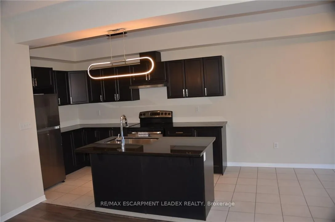 Photo 4 of Unit 6, 370 Stonehenge Drive, Hamilton, Ancaster — HOMEH