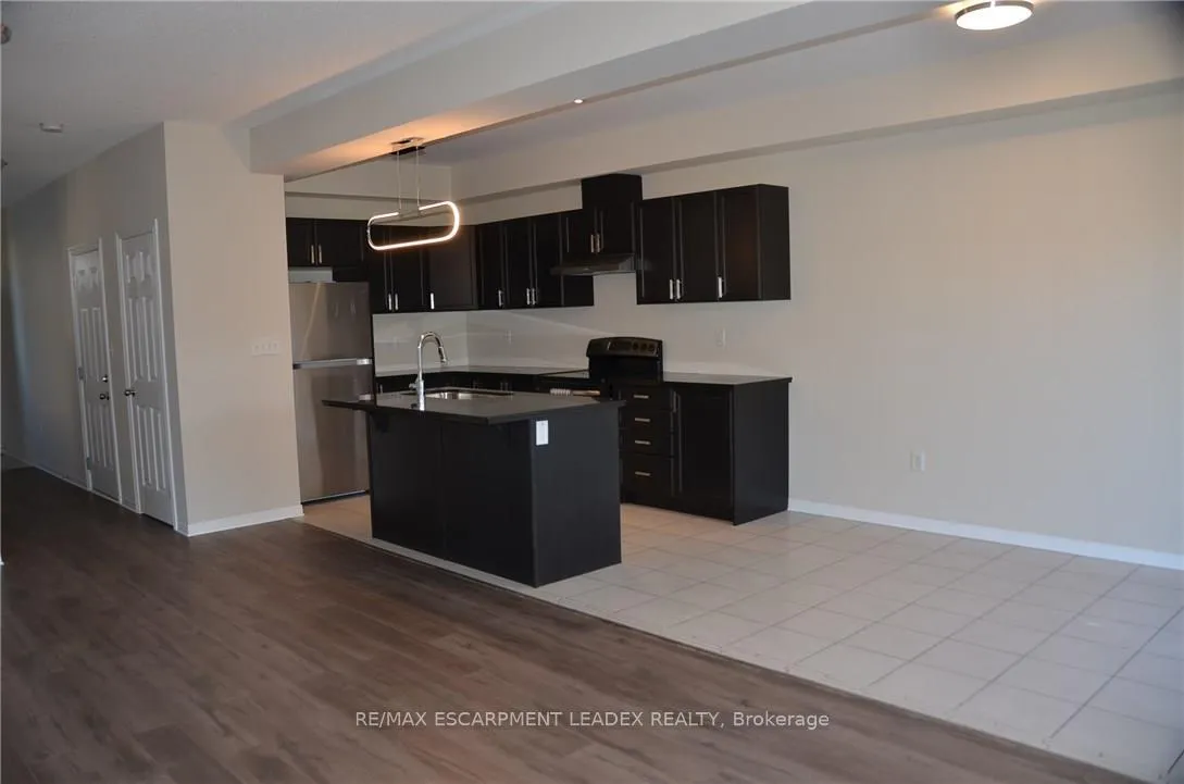 Photo 5 of Unit 6, 370 Stonehenge Drive, Hamilton, Ancaster — HOMEH
