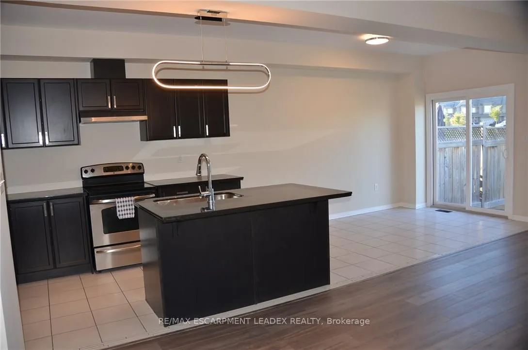 Photo 6 of Unit 6, 370 Stonehenge Drive, Hamilton, Ancaster — HOMEH