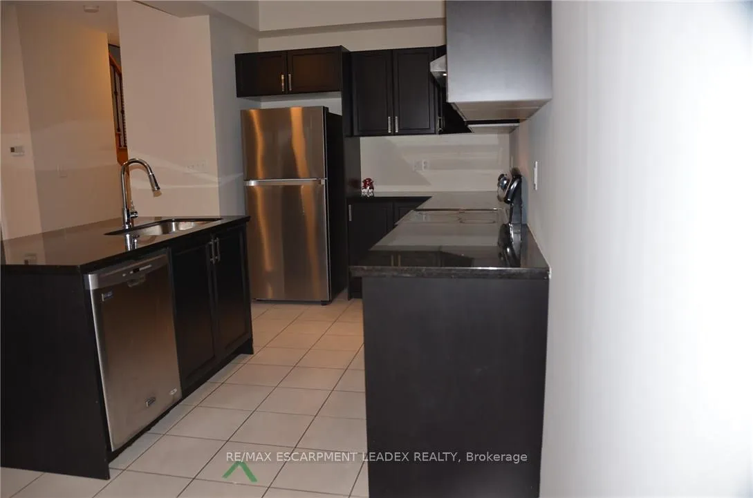 Photo 7 of Unit 6, 370 Stonehenge Drive, Hamilton, Ancaster — HOMEH