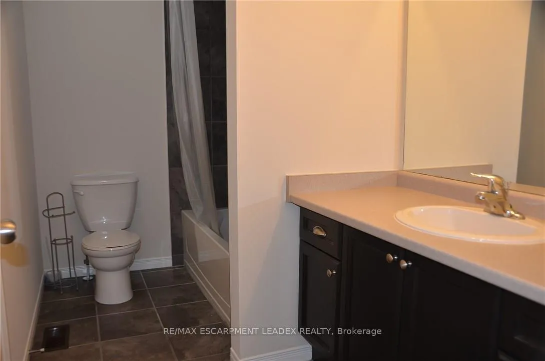 Photo 11 of Unit 6, 370 Stonehenge Drive, Hamilton, Ancaster — HOMEH