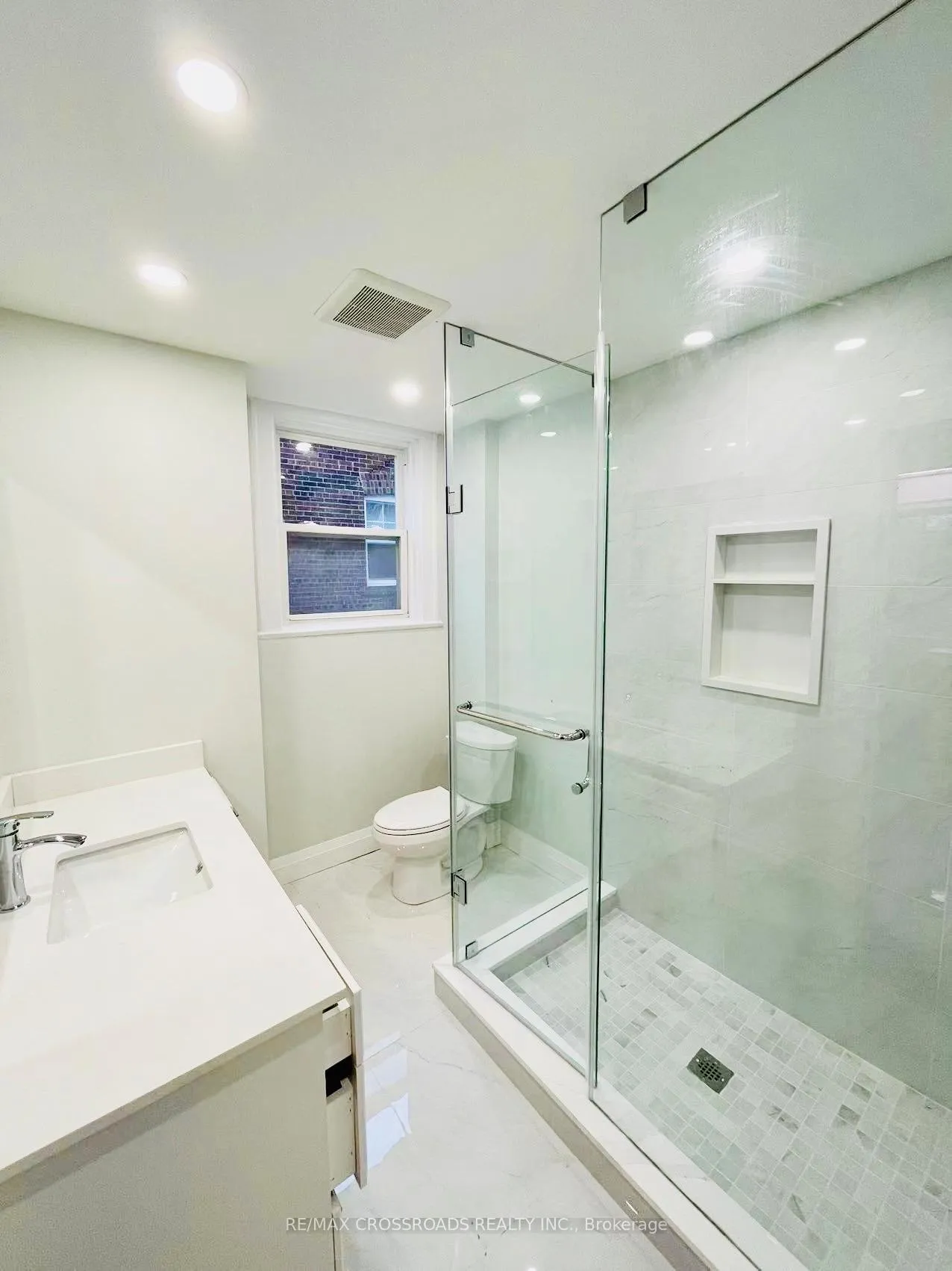 Photo 16 of Unit Main, 65 Lawrence Avenue E, Toronto, Lawrence Park South — HOMEH