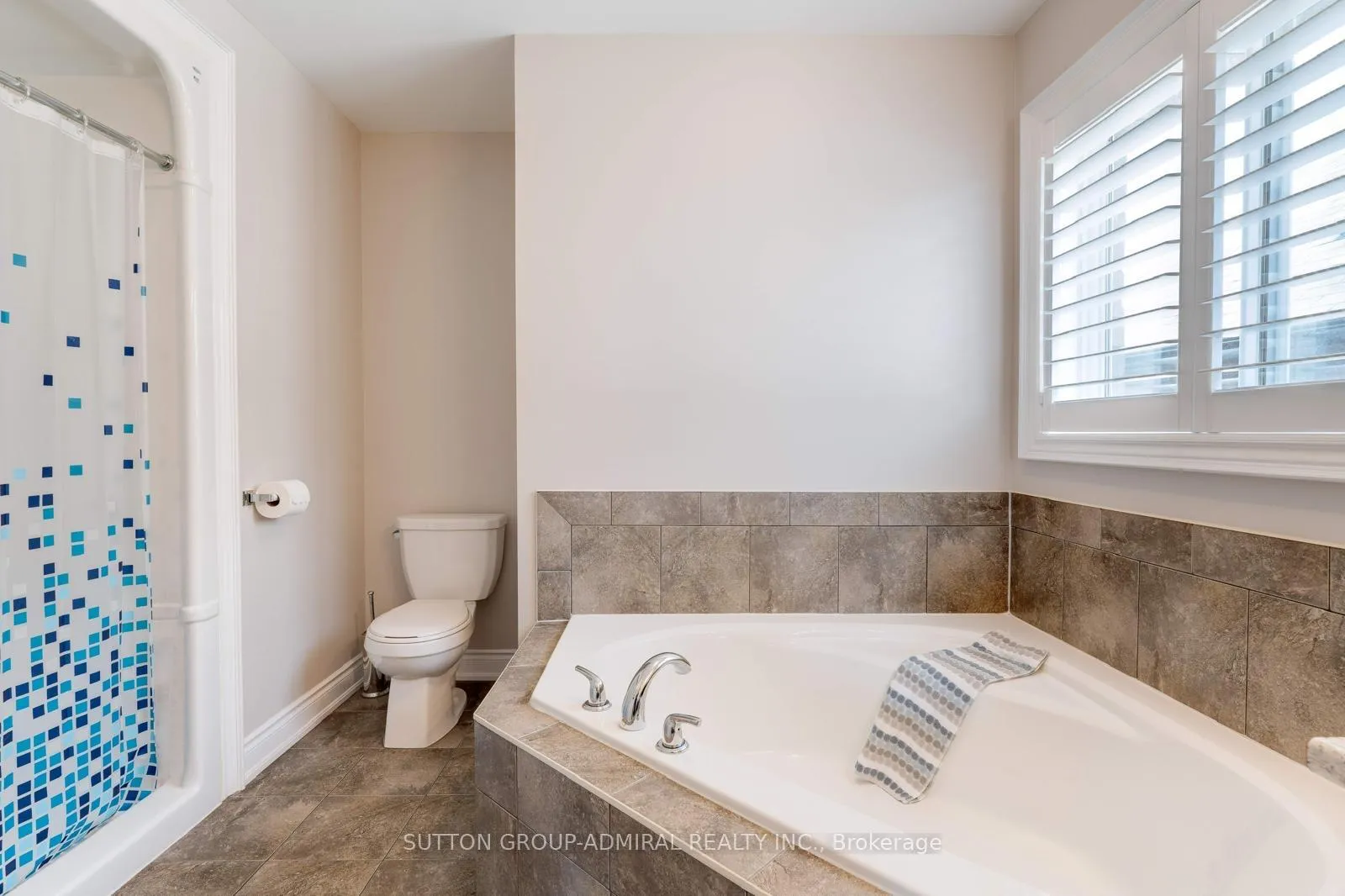 Photo 9 of 23 Colorado Boulevard, Hamilton, Rural Glanbrook — HOMEH