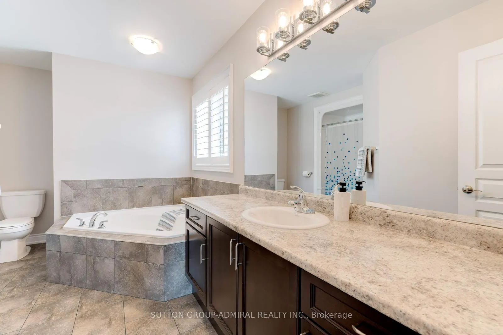 Photo 10 of 23 Colorado Boulevard, Hamilton, Rural Glanbrook — HOMEH