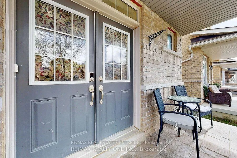 Photo 2 of 59 Dunedin Drive, Vaughan, Kleinburg — HOMEH