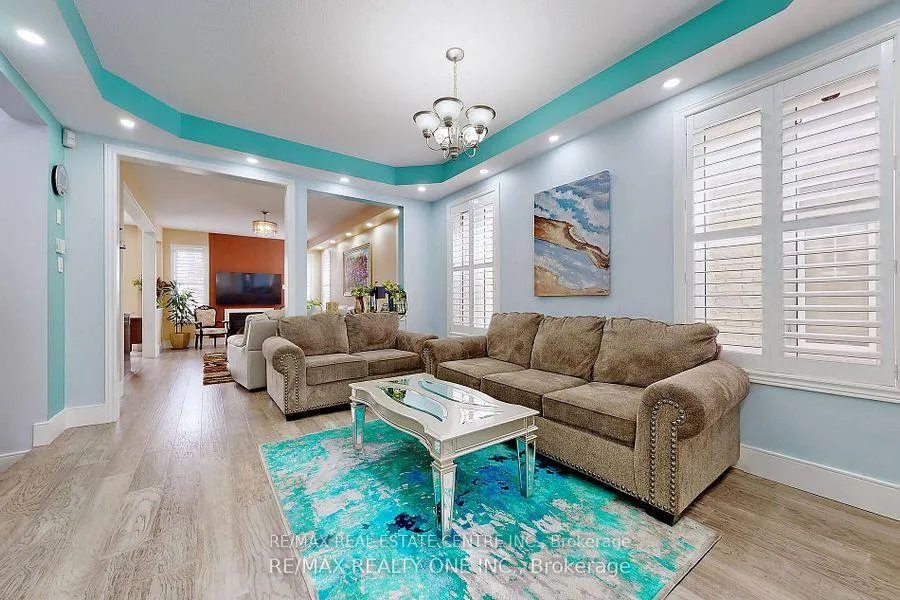 Photo 3 of 59 Dunedin Drive, Vaughan, Kleinburg — HOMEH