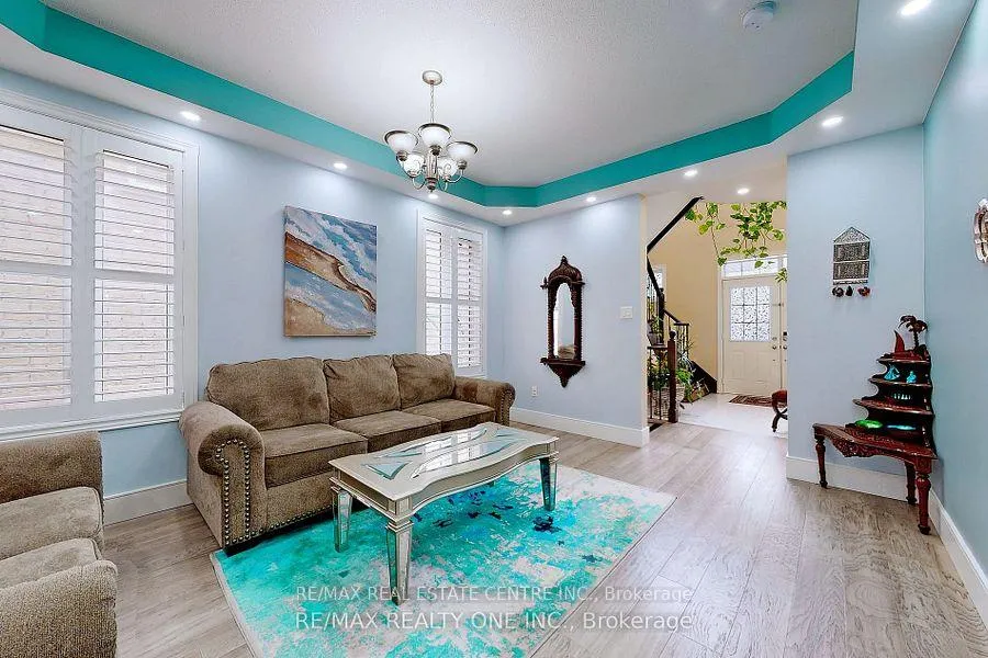 Photo 4 of 59 Dunedin Drive, Vaughan, Kleinburg — HOMEH