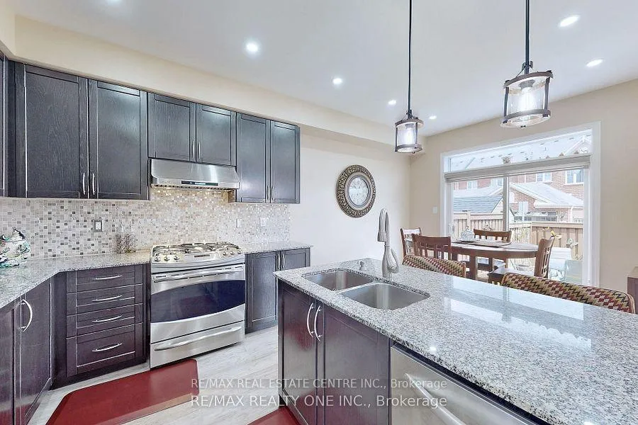 Photo 9 of 59 Dunedin Drive, Vaughan, Kleinburg — HOMEH