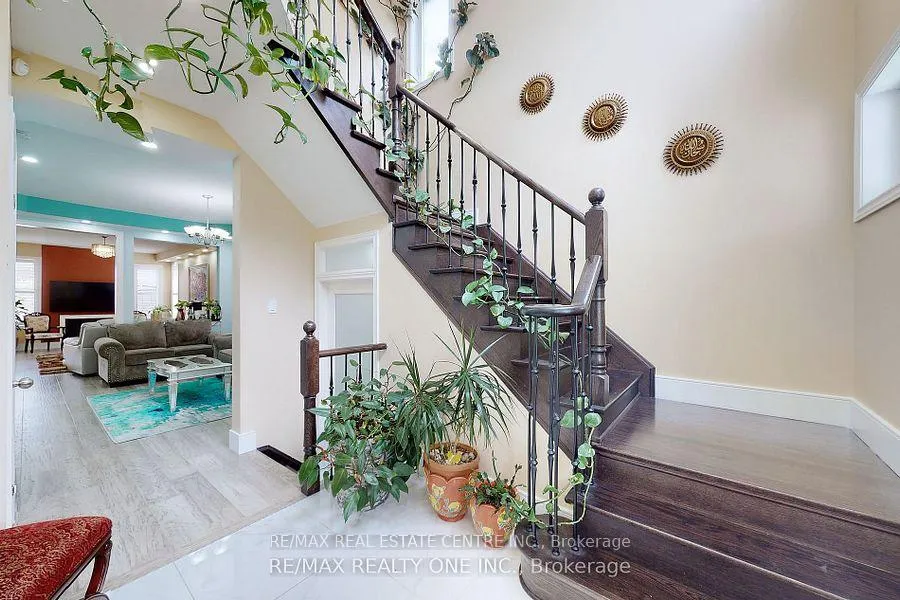 Photo 13 of 59 Dunedin Drive, Vaughan, Kleinburg — HOMEH