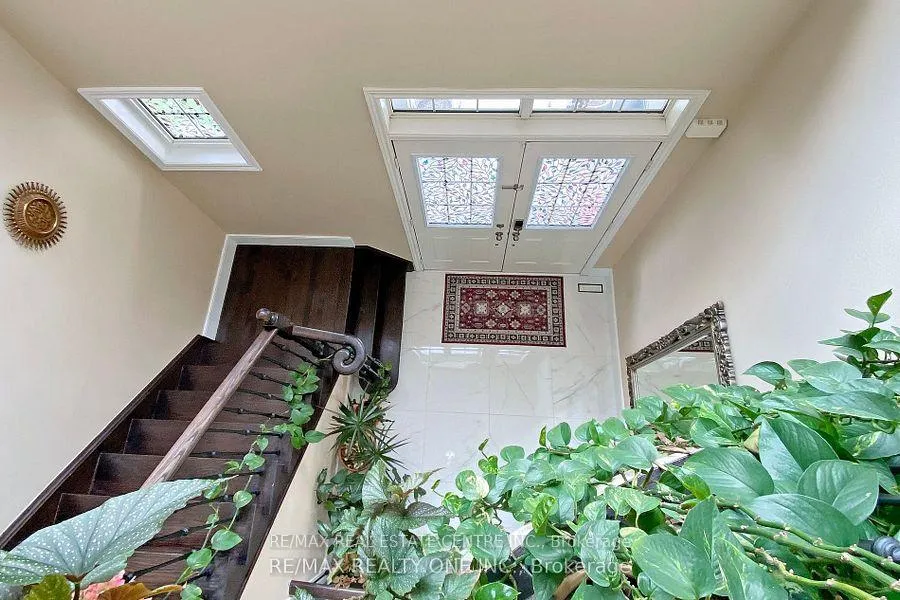 Photo 15 of 59 Dunedin Drive, Vaughan, Kleinburg — HOMEH