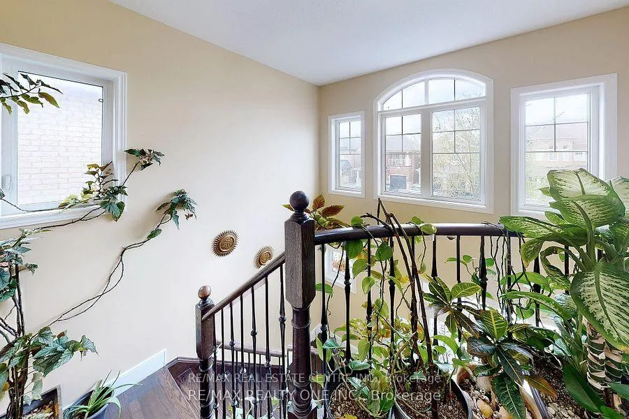 Photo 16 of 59 Dunedin Drive, Vaughan, Kleinburg — HOMEH