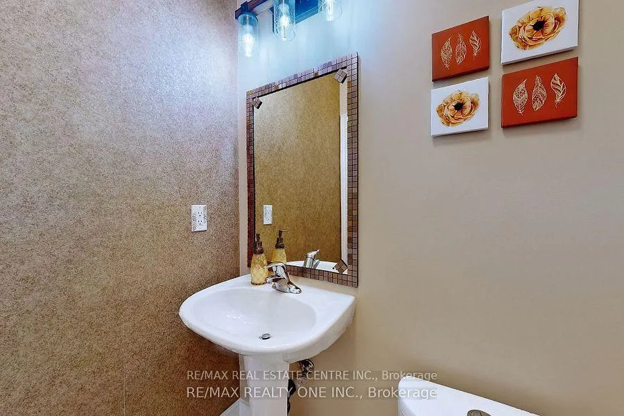 Photo 17 of 59 Dunedin Drive, Vaughan, Kleinburg — HOMEH