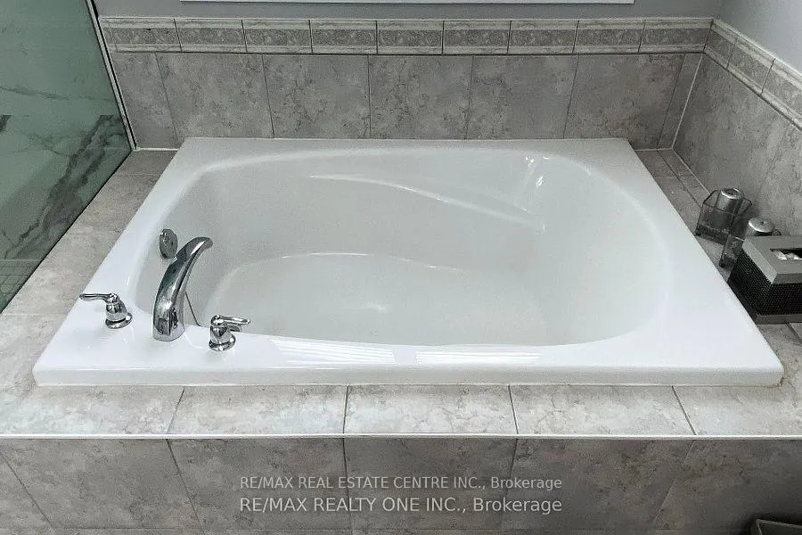 Photo 22 of 59 Dunedin Drive, Vaughan, Kleinburg — HOMEH