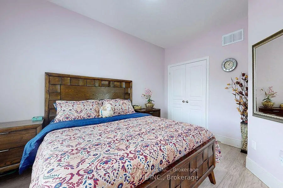 Photo 29 of 59 Dunedin Drive, Vaughan, Kleinburg — HOMEH