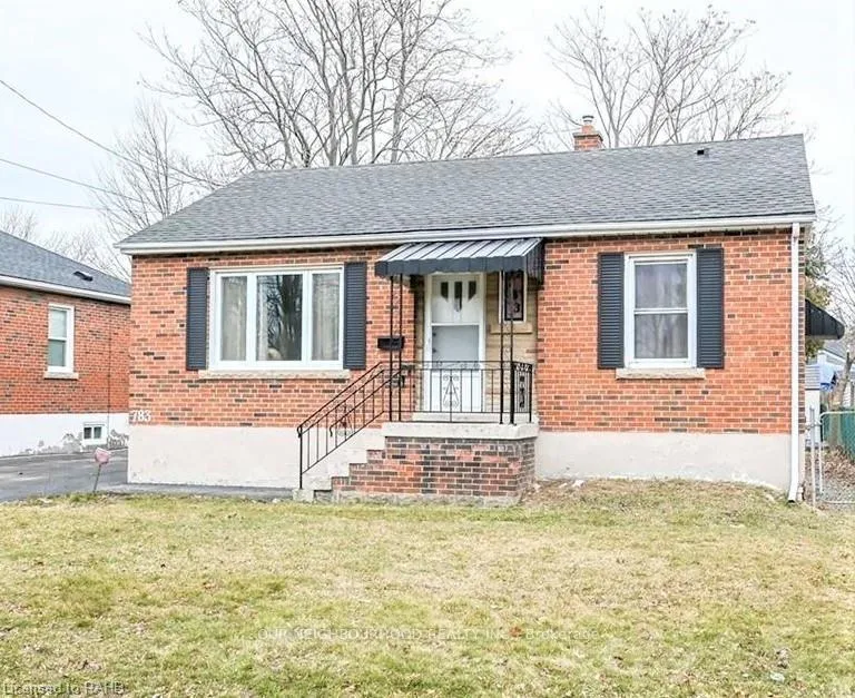 Front of Unit Lower, 783 Queensdale Avenue E
