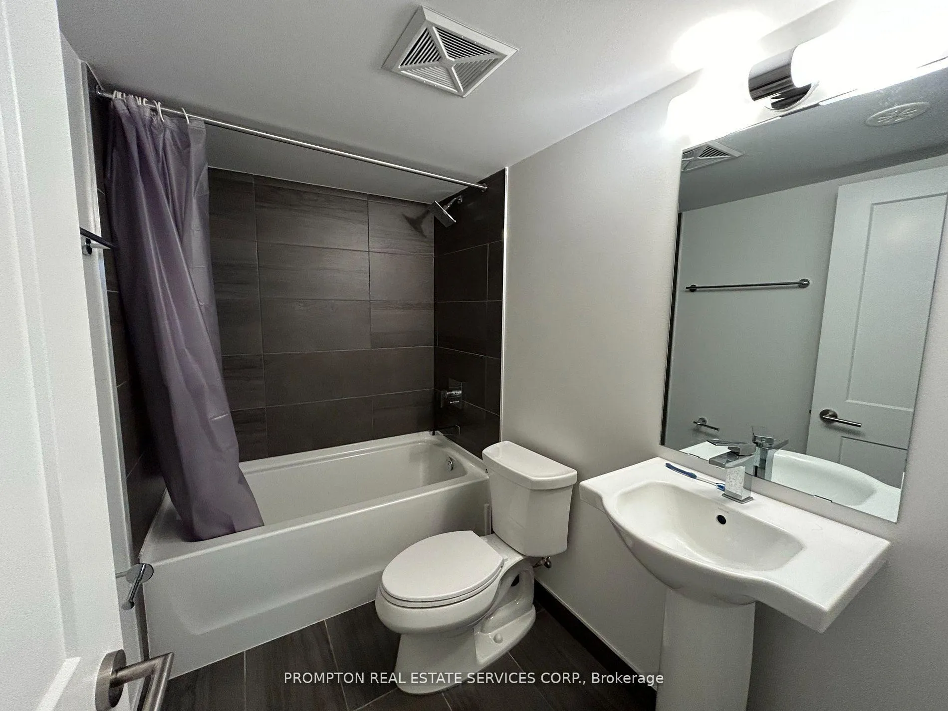 Photo 8 of 82 Village Parkway, Markham, Unionville — HOMEH