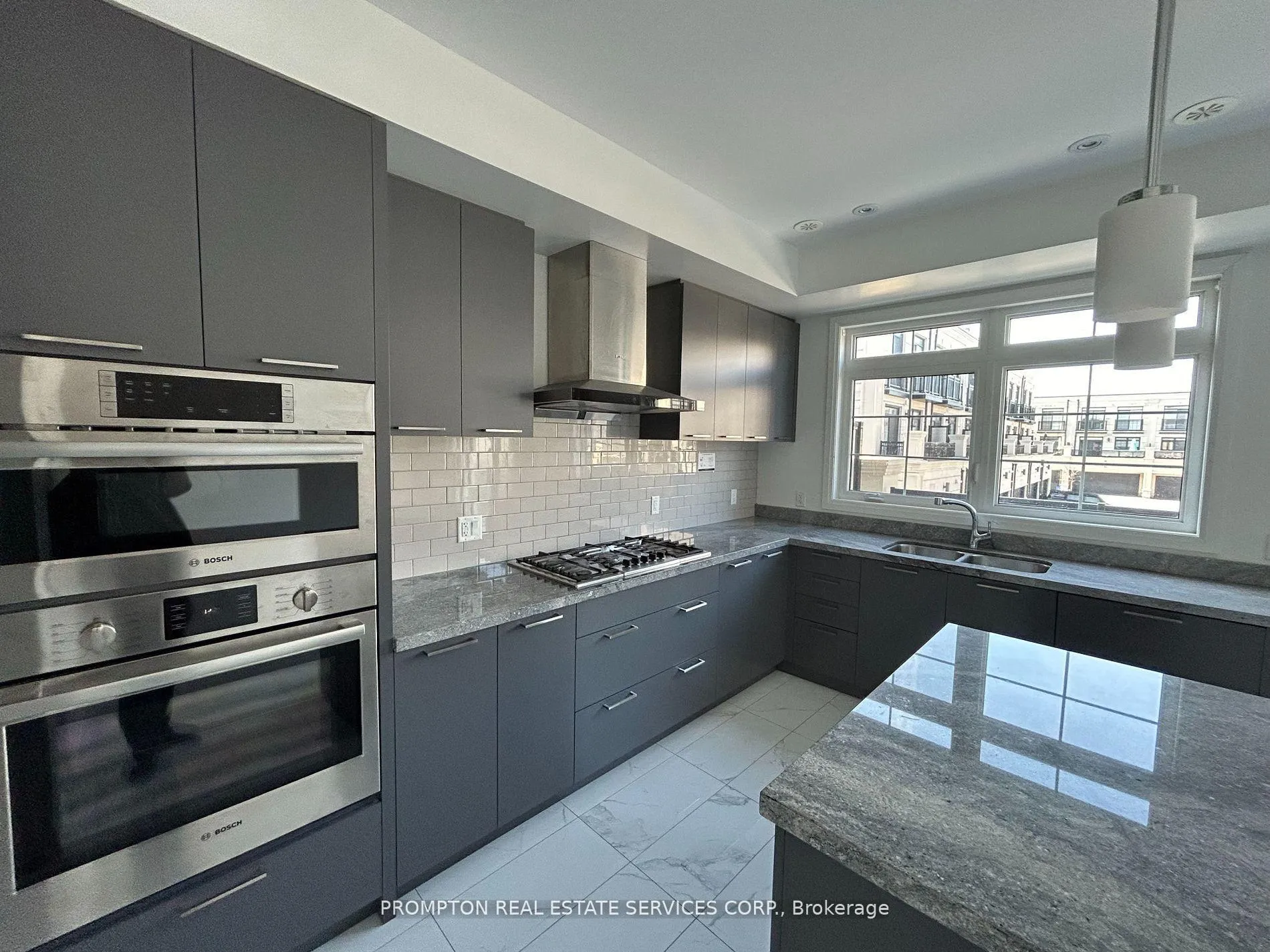 Photo 11 of 82 Village Parkway, Markham, Unionville — HOMEH