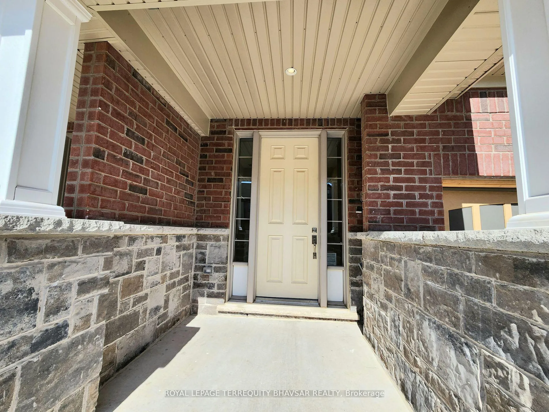 Photo 2 of 17 Roywood Street, Kitchener — HOMEH