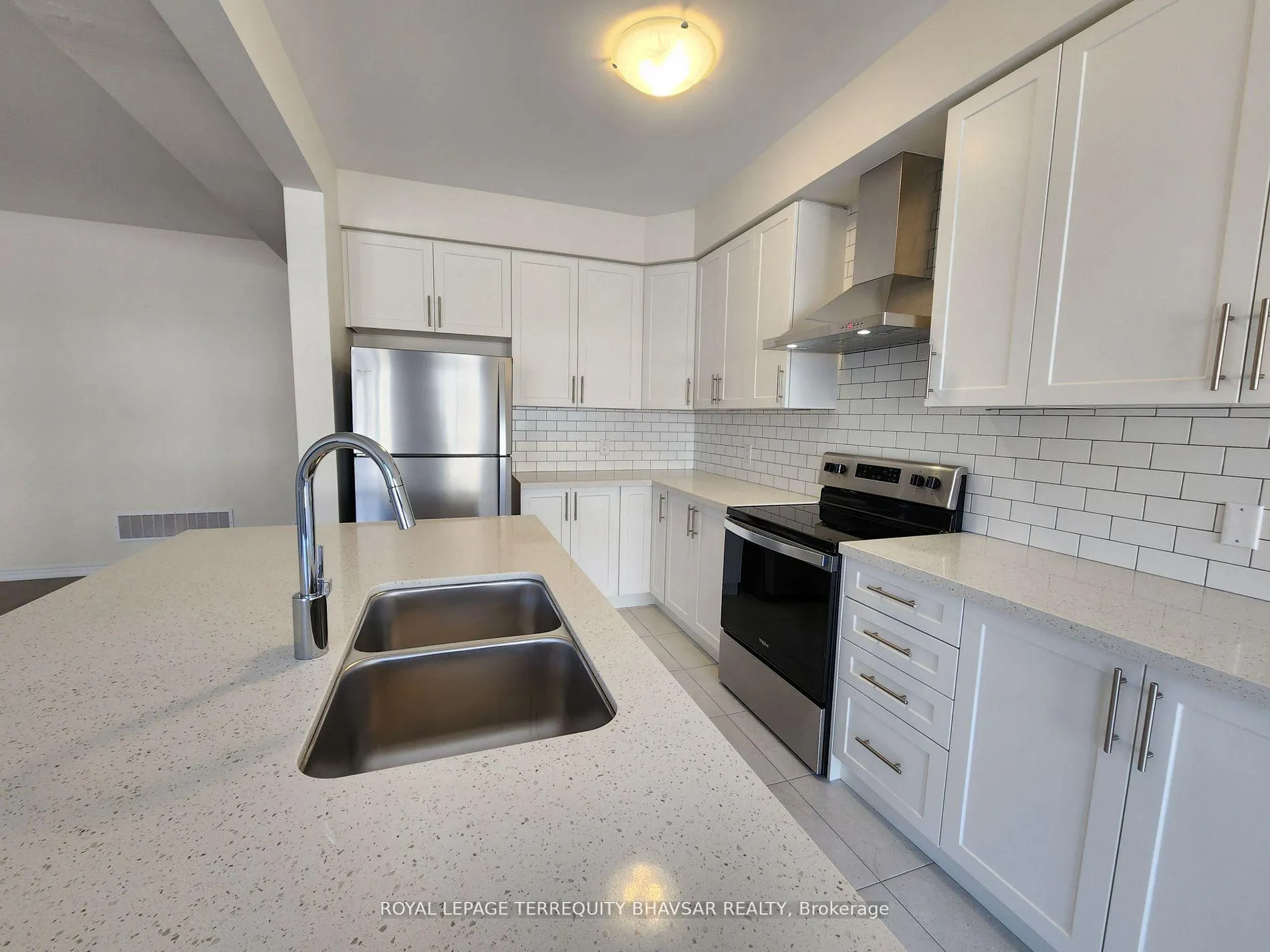 Photo 12 of 17 Roywood Street, Kitchener — HOMEH