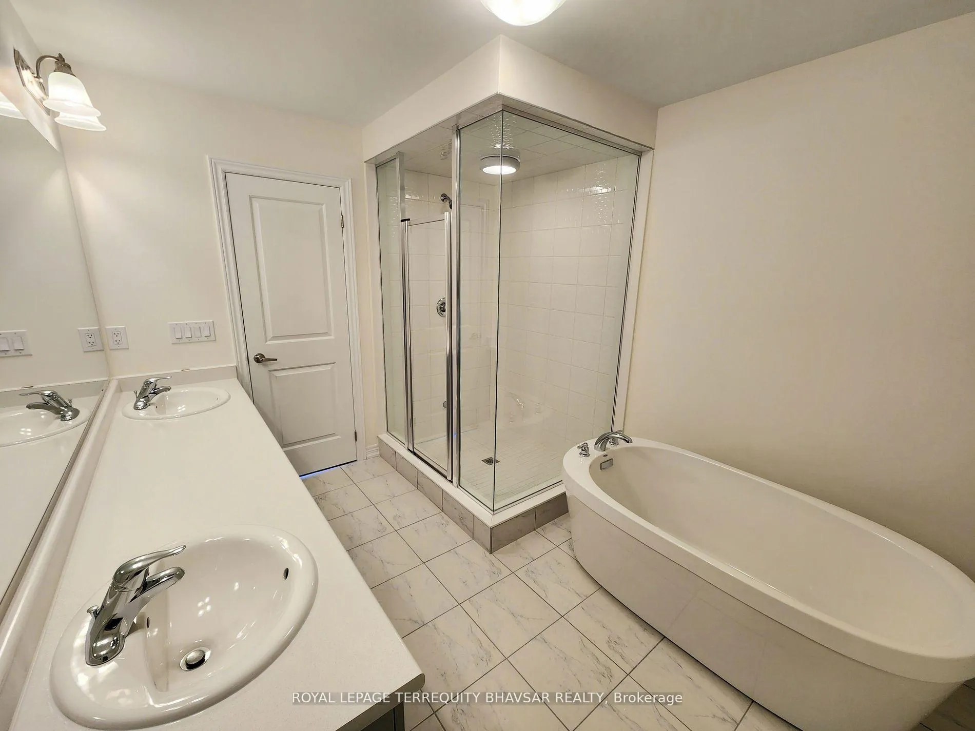 Photo 24 of 17 Roywood Street, Kitchener — HOMEH