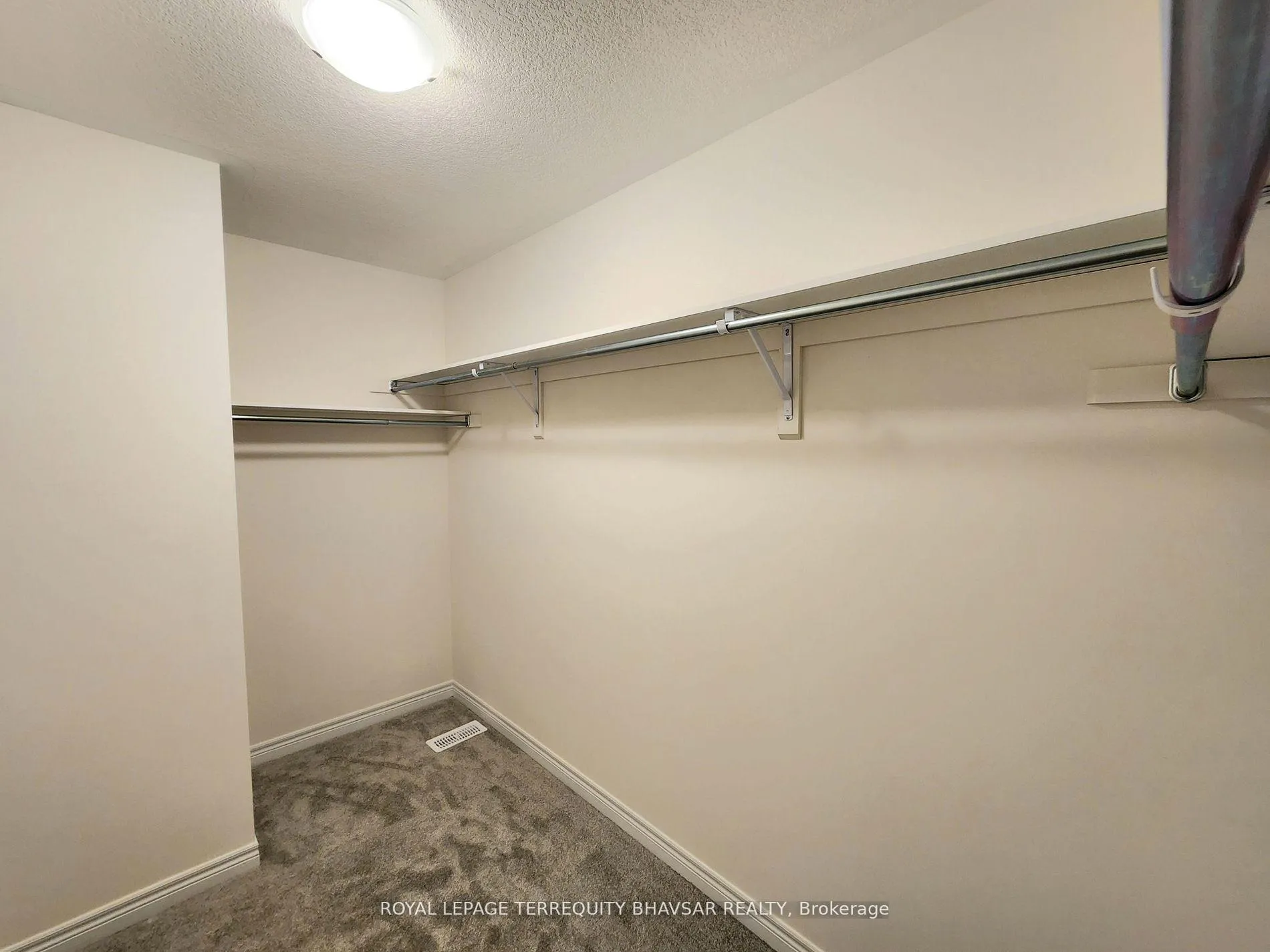 Photo 26 of 17 Roywood Street, Kitchener — HOMEH