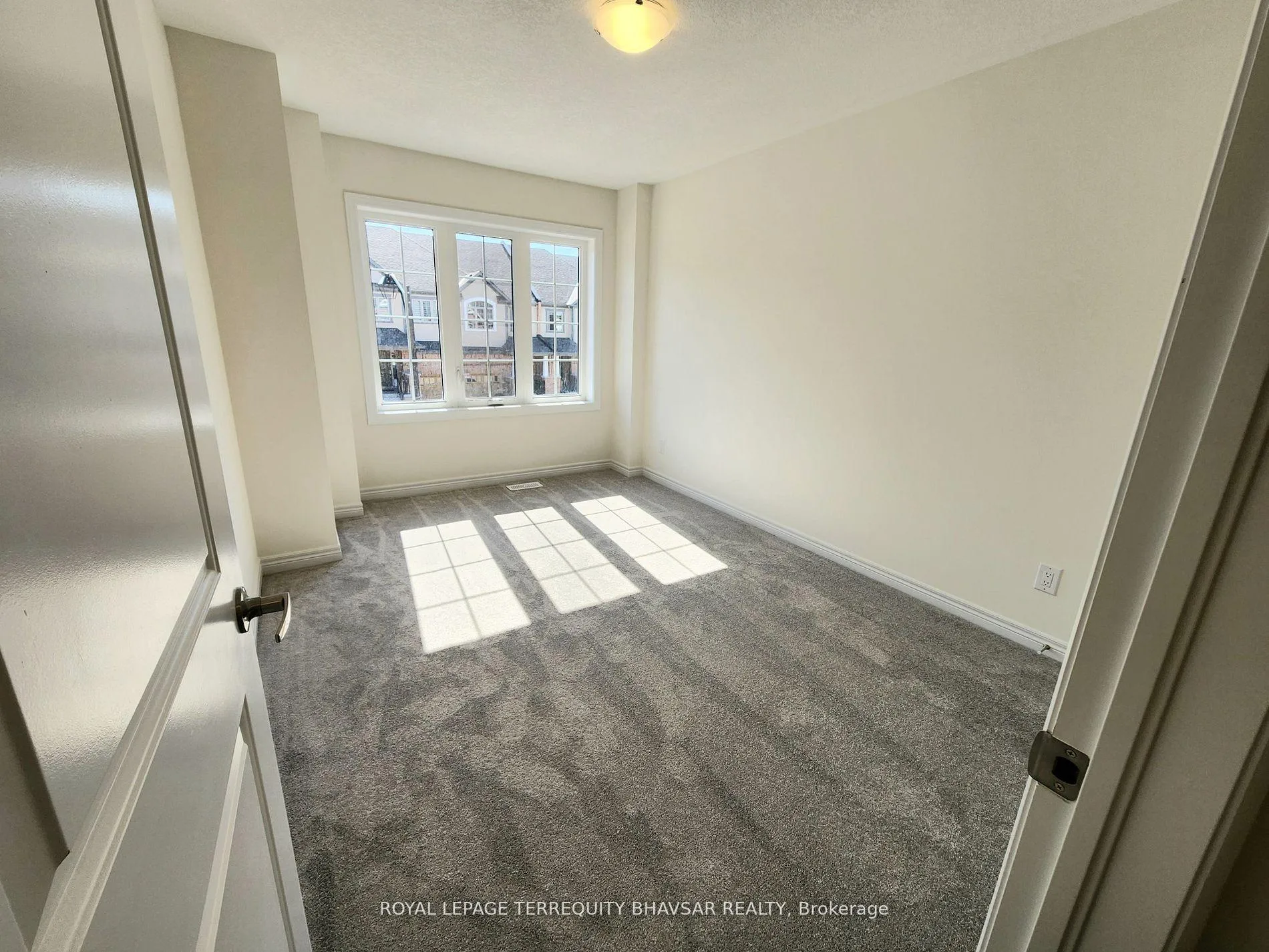 Photo 27 of 17 Roywood Street, Kitchener — HOMEH