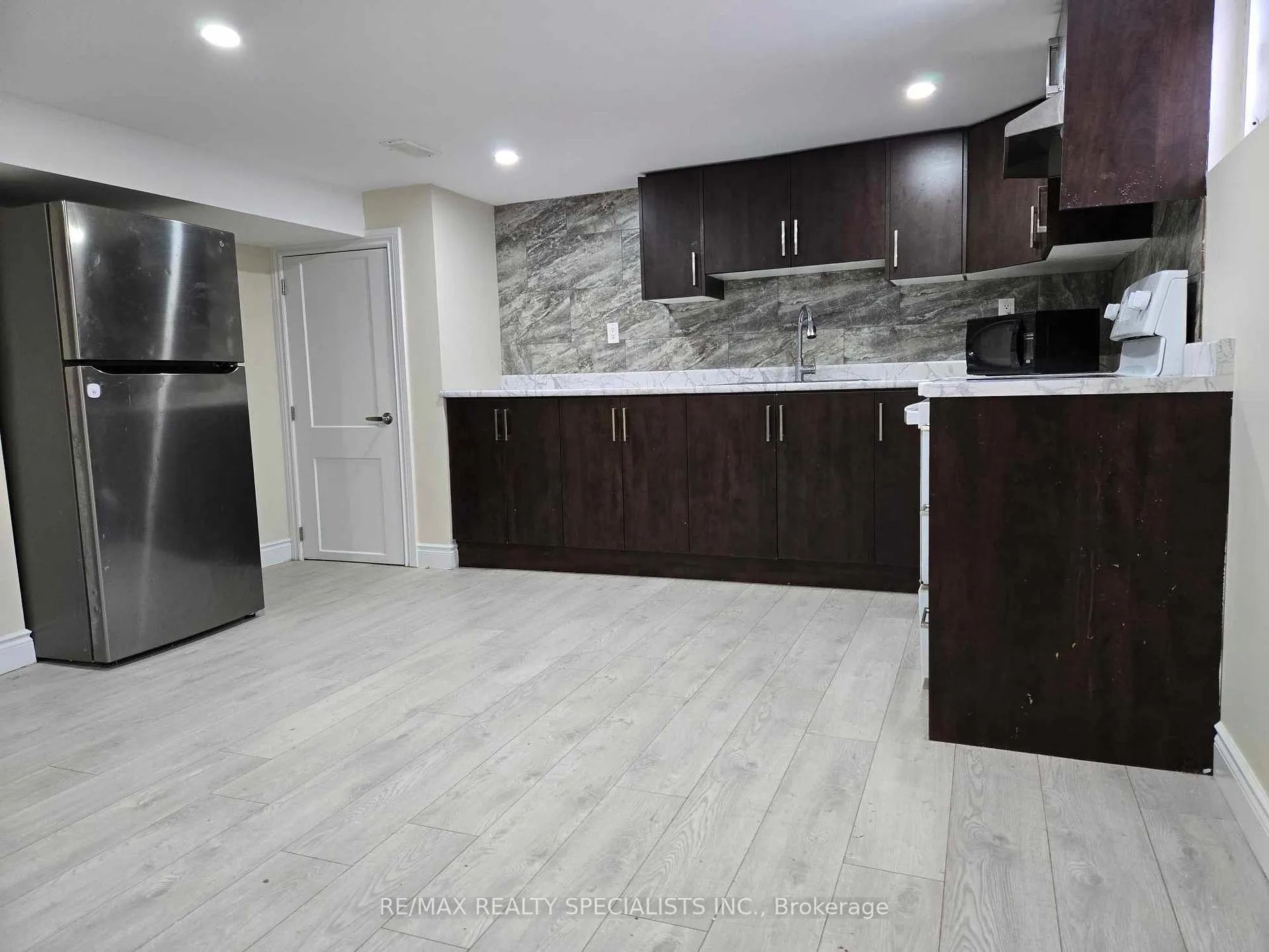 Photo 5 of Unit LOWER, 2167 Dominion Boulevard E, Windsor — HOMEH