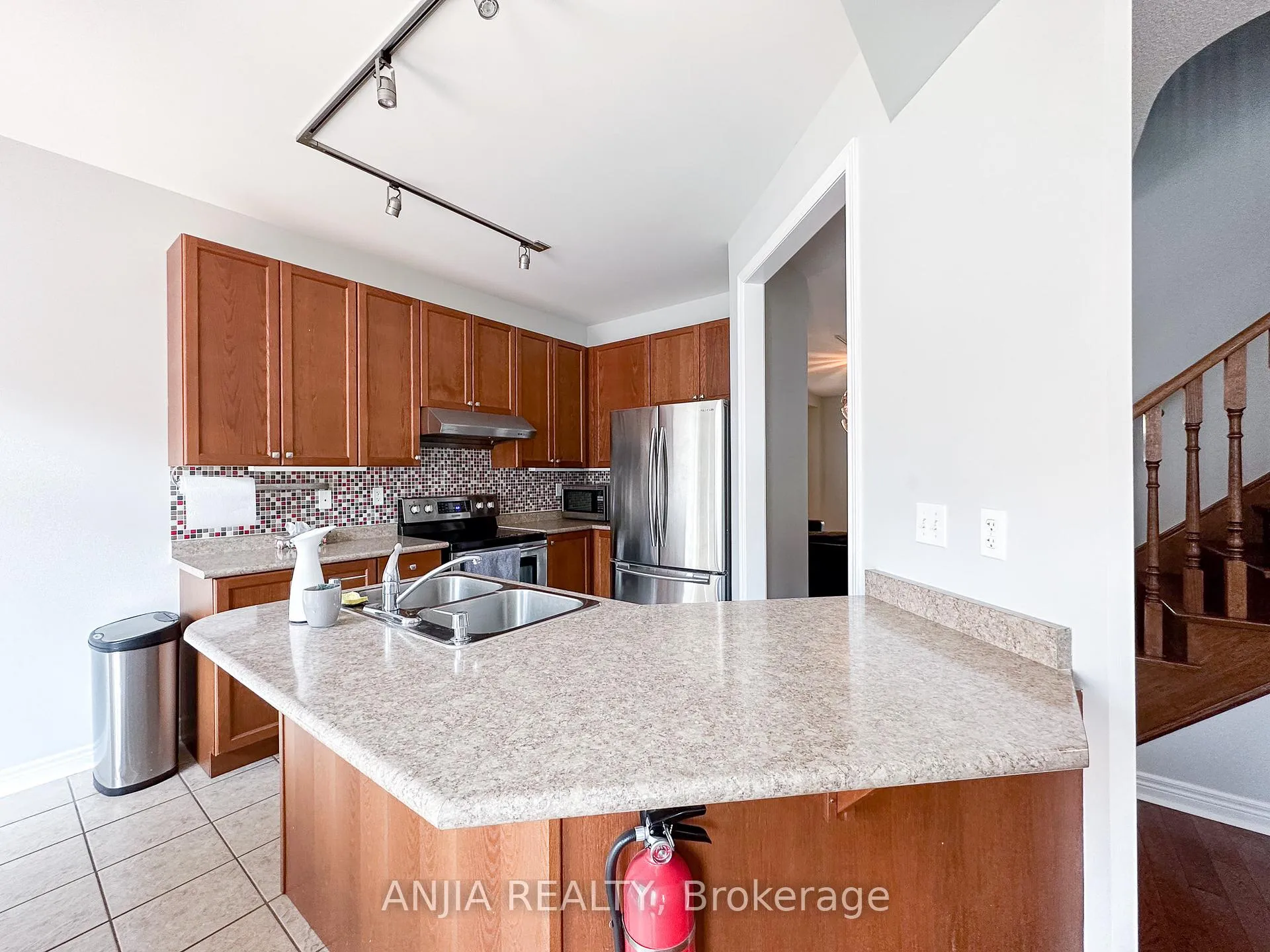 Photo 8 of 21 Fitzroy Avenue, Markham, Wismer — HOMEH