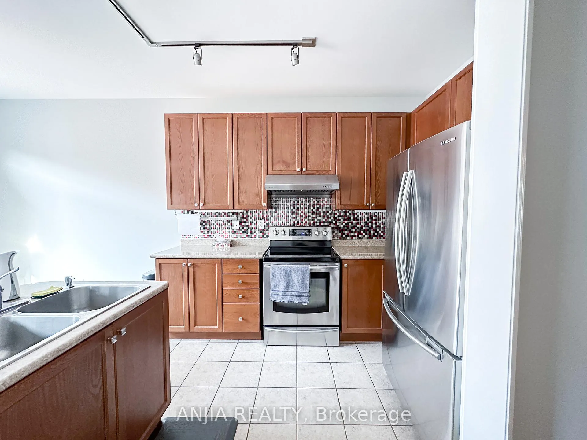 Photo 9 of 21 Fitzroy Avenue, Markham, Wismer — HOMEH
