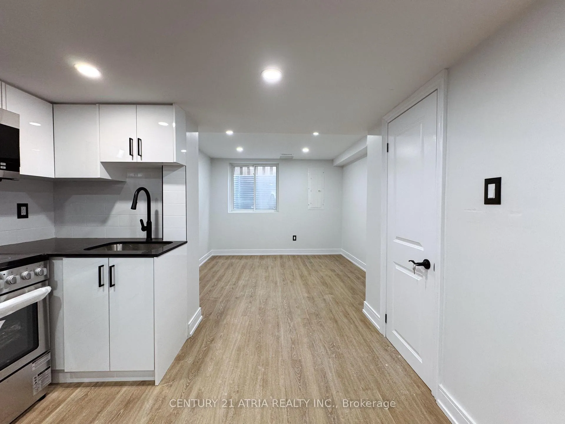 Photo 2 of Unit B, 580 Strouds Lane, Pickering, Amberlea — HOMEH