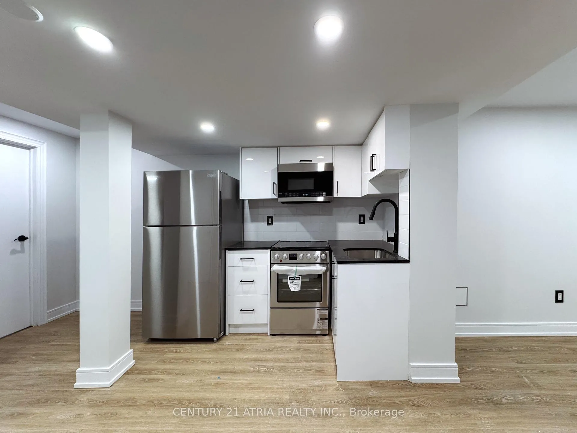 Photo 3 of Unit B, 580 Strouds Lane, Pickering, Amberlea — HOMEH