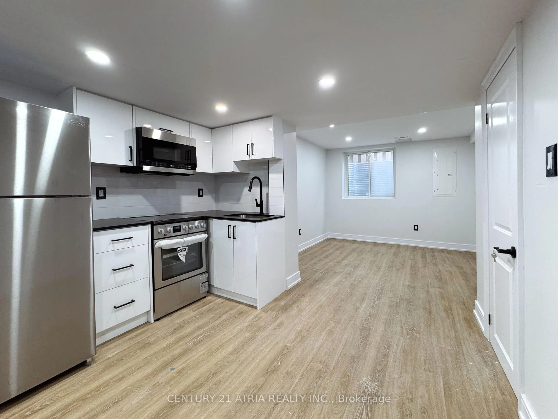 Photo 4 of Unit B, 580 Strouds Lane, Pickering, Amberlea — HOMEH