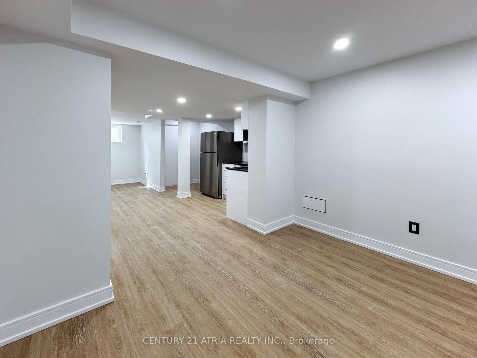 Photo 5 of Unit B, 580 Strouds Lane, Pickering, Amberlea — HOMEH