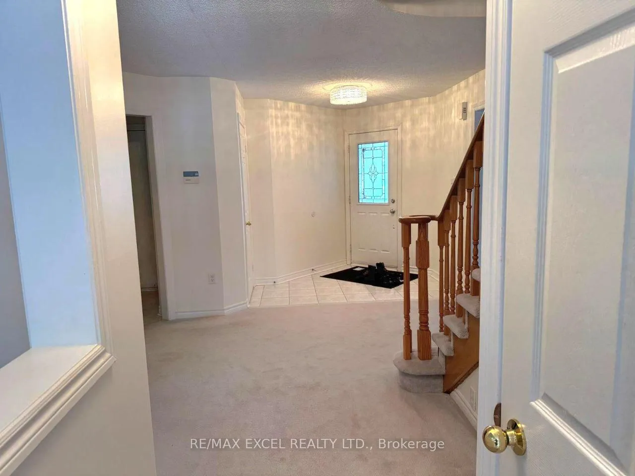 Photo 3 of 56 Stoneybrook Crescent, Barrie, Ardagh — HOMEH
