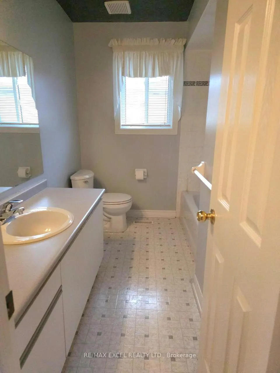 Photo 23 of 56 Stoneybrook Crescent, Barrie, Ardagh — HOMEH