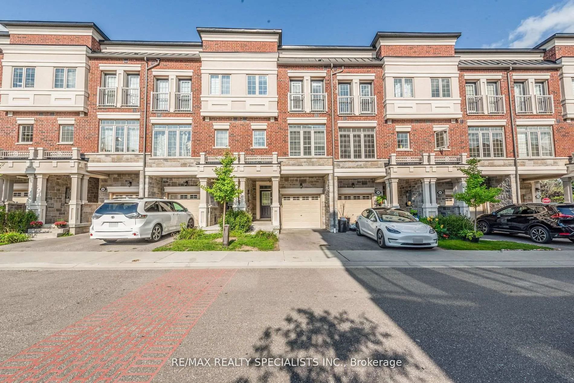Front of 66 Harwood Avenue N