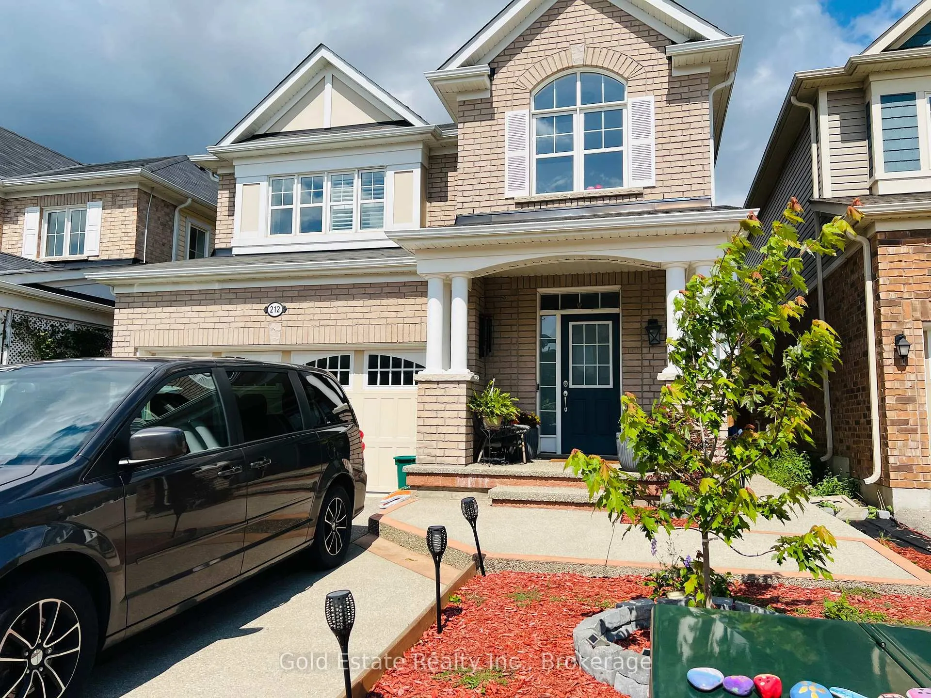 Photo 1 of 212 Spring Creek Drive, Hamilton, Waterdown — HOMEH