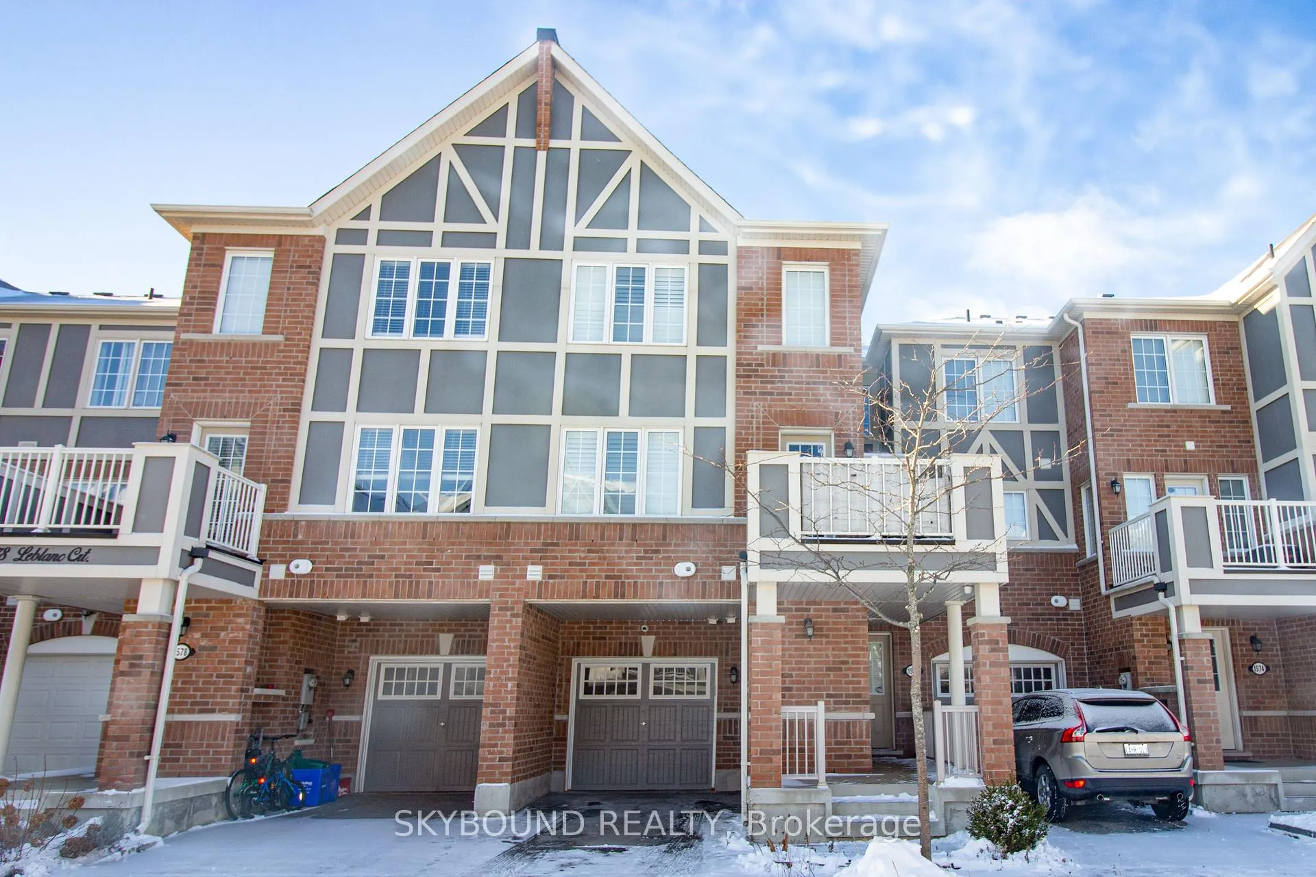 Front of 1576 Leblanc Court