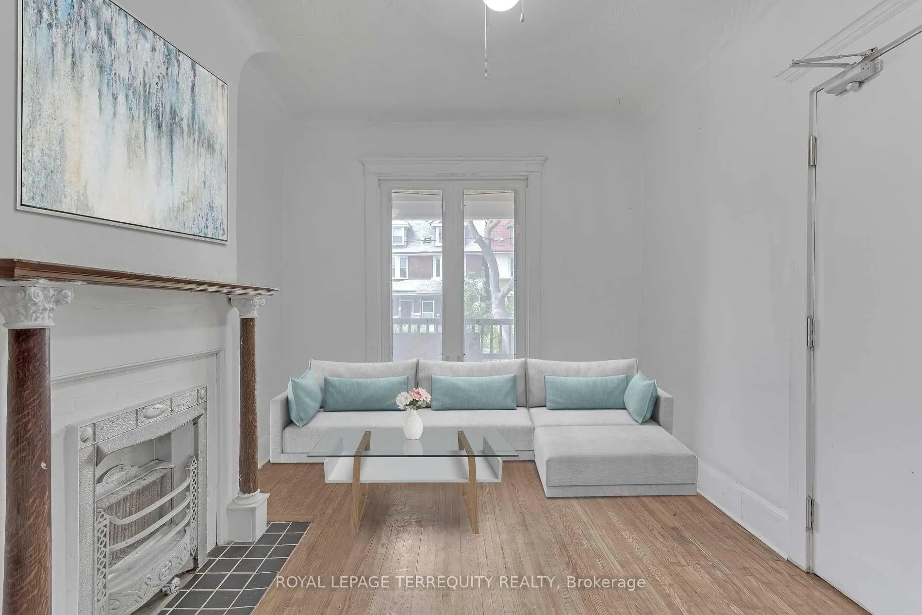 Photo 2 of 559 Crawford Street, Toronto, Palmerston-Little Italy — HOMEH