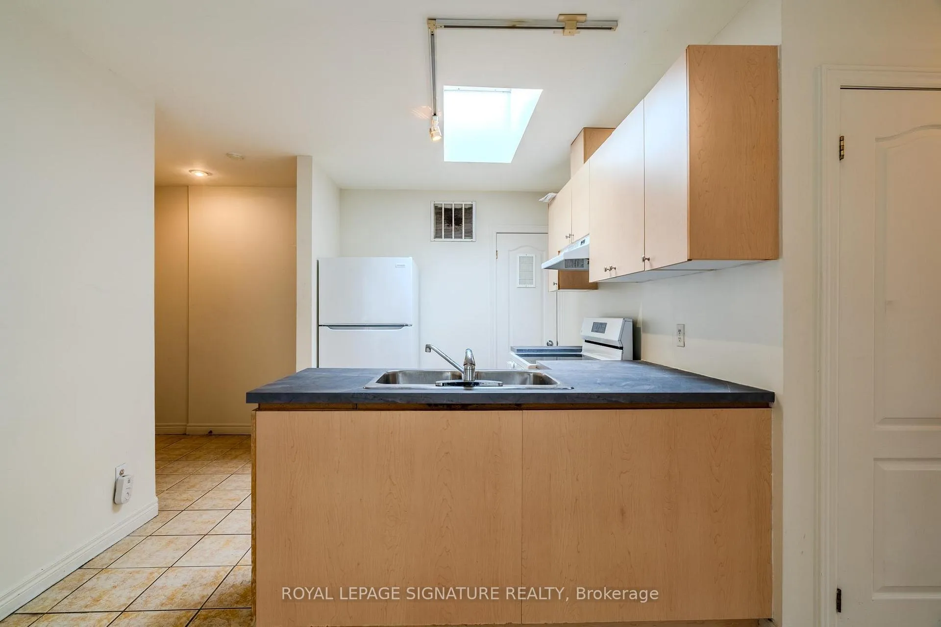 Photo 3 of Unit 3, 401 Donlands Avenue, Toronto, East York — HOMEH