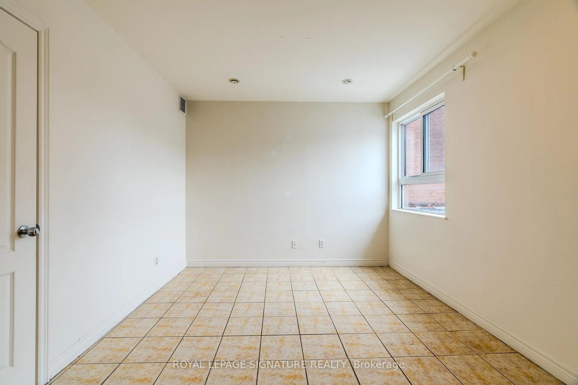 Photo 4 of Unit 3, 401 Donlands Avenue, Toronto, East York — HOMEH