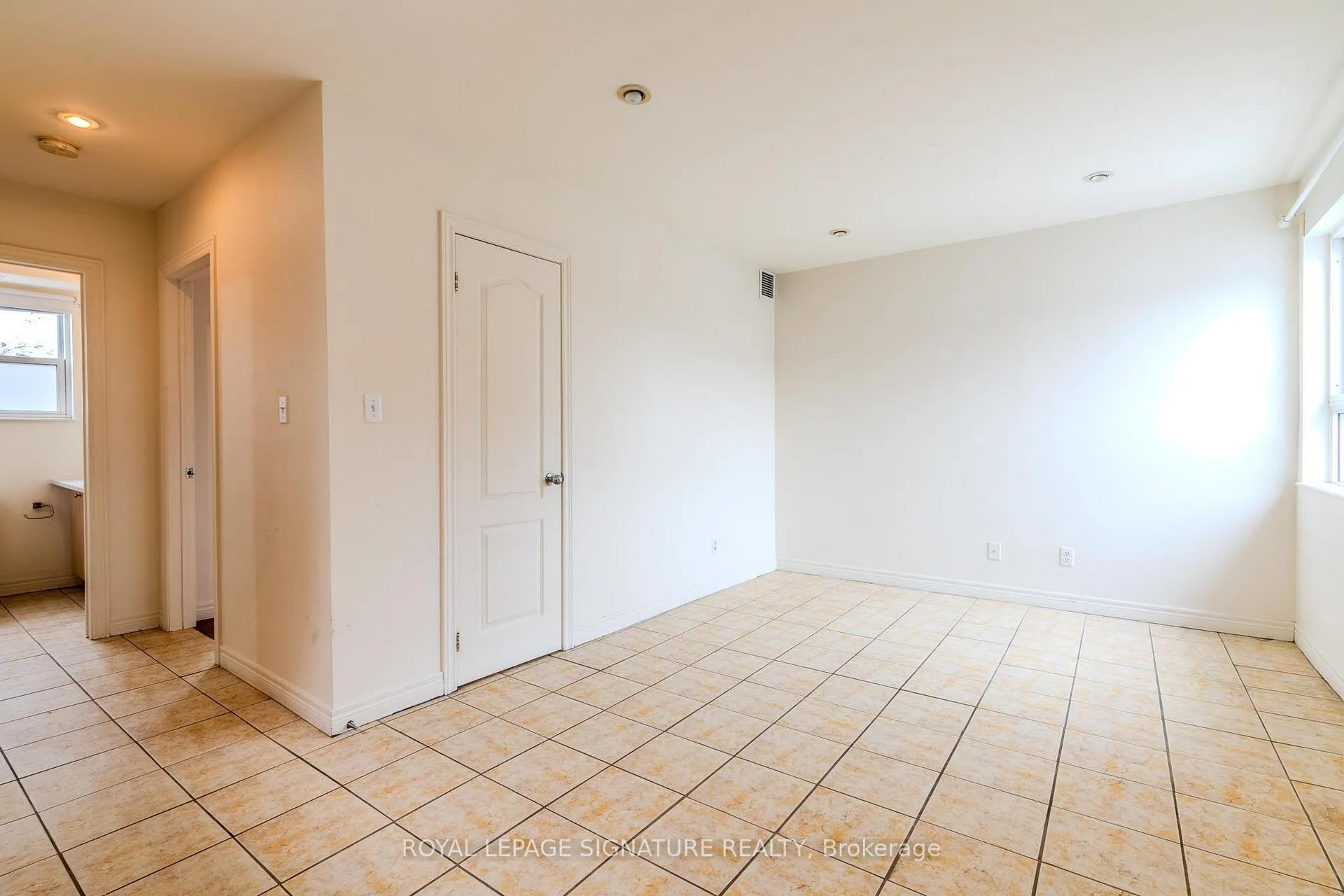 Photo 5 of Unit 3, 401 Donlands Avenue, Toronto, East York — HOMEH
