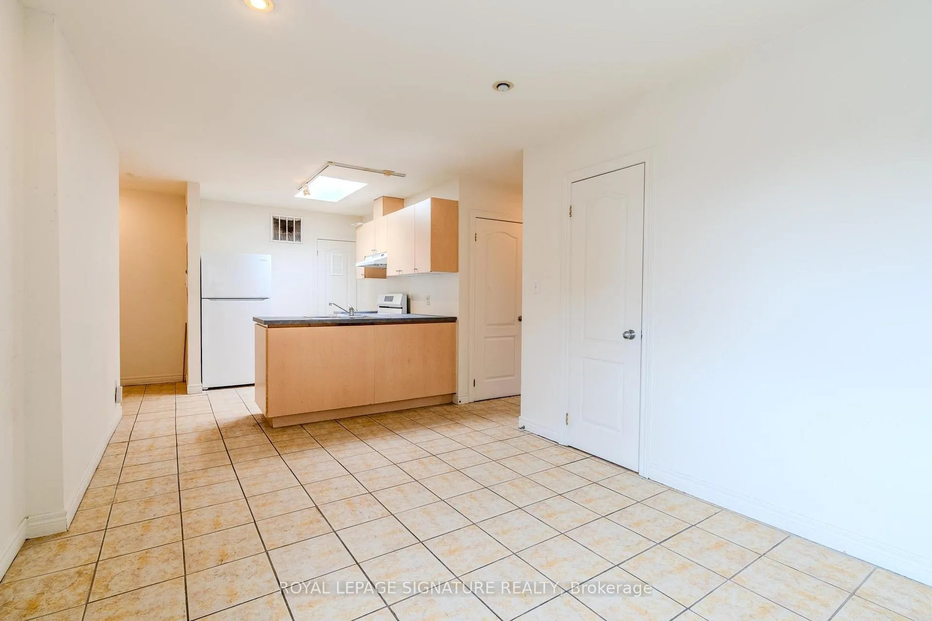 Photo 7 of Unit 3, 401 Donlands Avenue, Toronto, East York — HOMEH