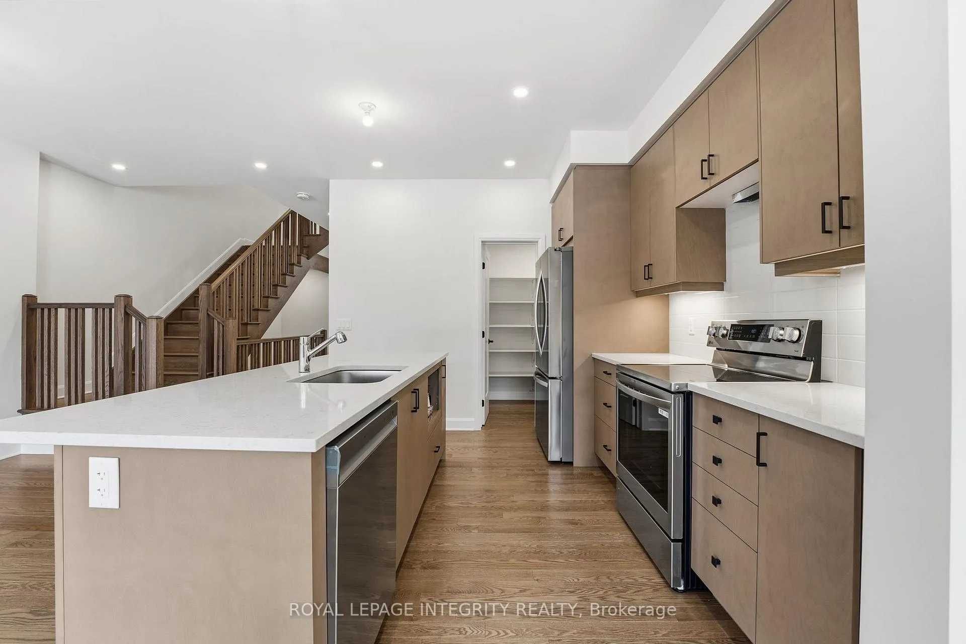 Photo 4 of 1194 Spoor Street, Ottawa, Kanata - Rural Kanata (Central) — HOMEH
