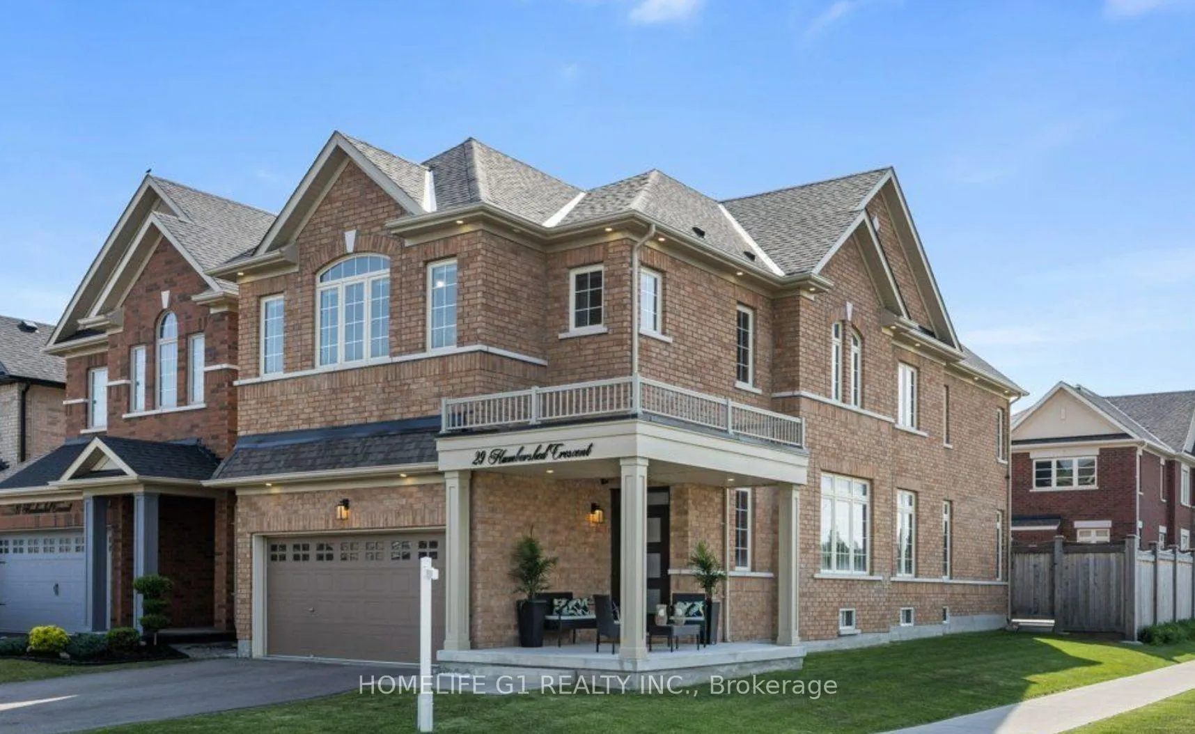 Front of 29 Humbershed Crescent