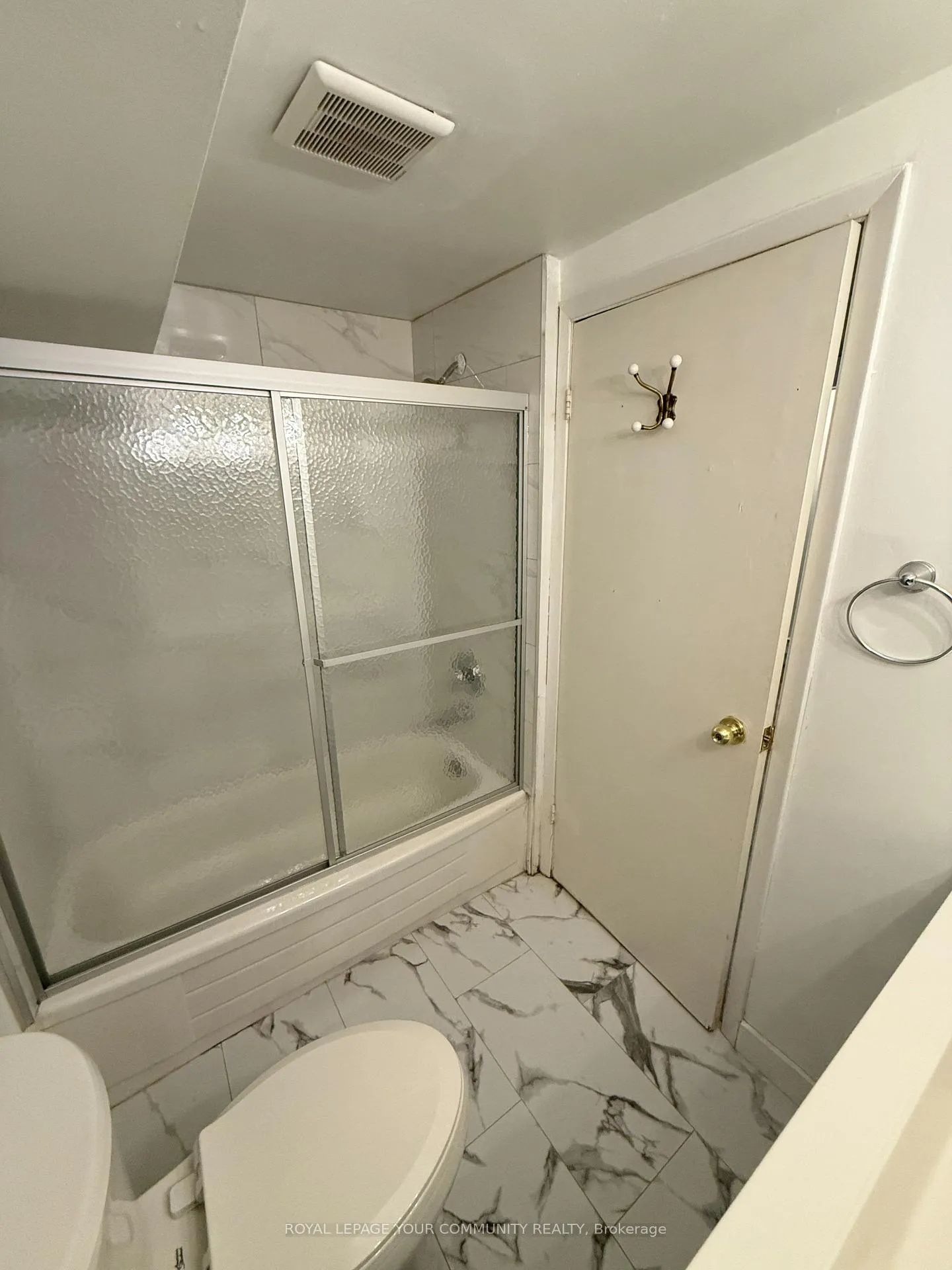 Photo 10 of Unit lower, 12 Bailey Crescent, Aurora, Aurora Highlands — HOMEH